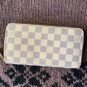 Louis Vuitton Damier Azur Zip-Around Wallet in White/Cream with Date Code *note